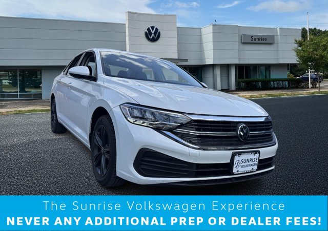 Used 2023 Volkswagen Jetta SE w/ Black Wheel Package FWD image 1