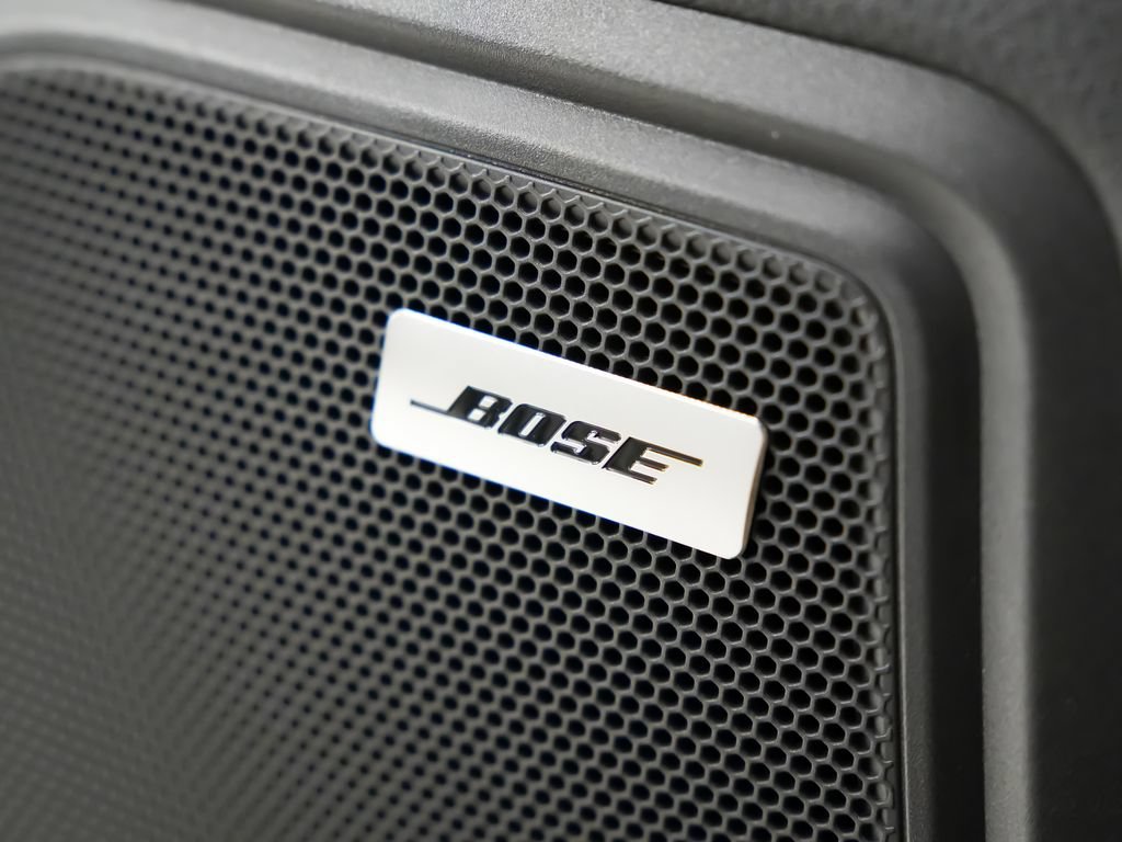 Certified 2026 Porsche Macan Turbo AWD/4WD image 17