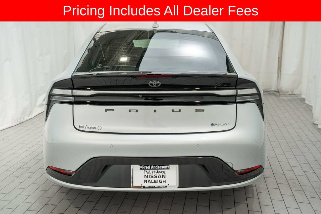 Used 2025 Toyota Prius Plug-In Hybrid FWD image 4