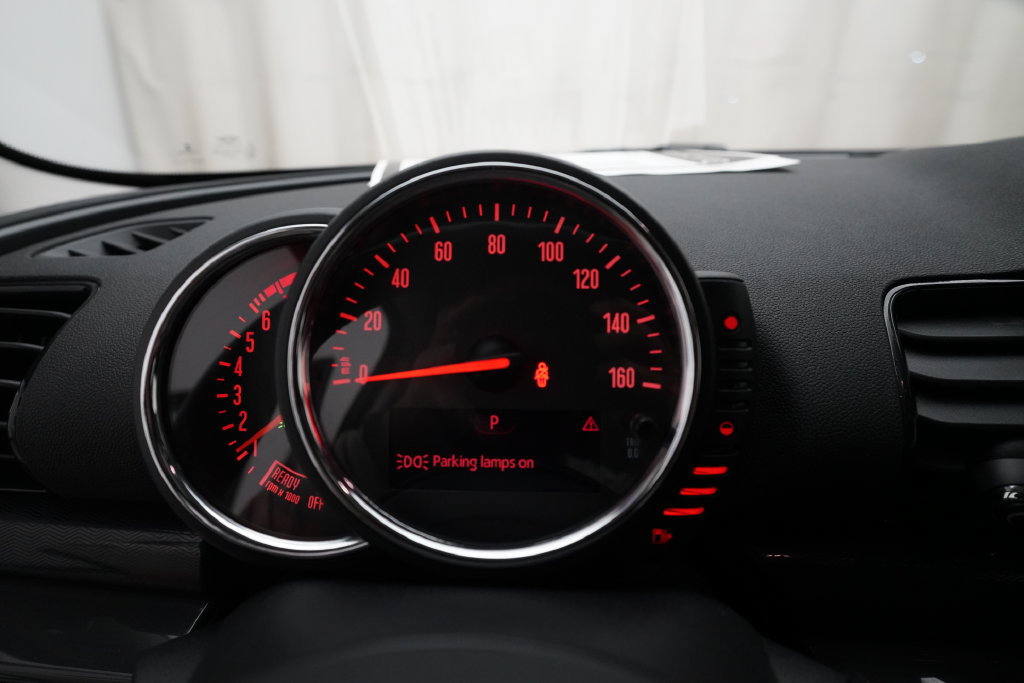 Used 2016 MINI Cooper Clubman FWD image 2