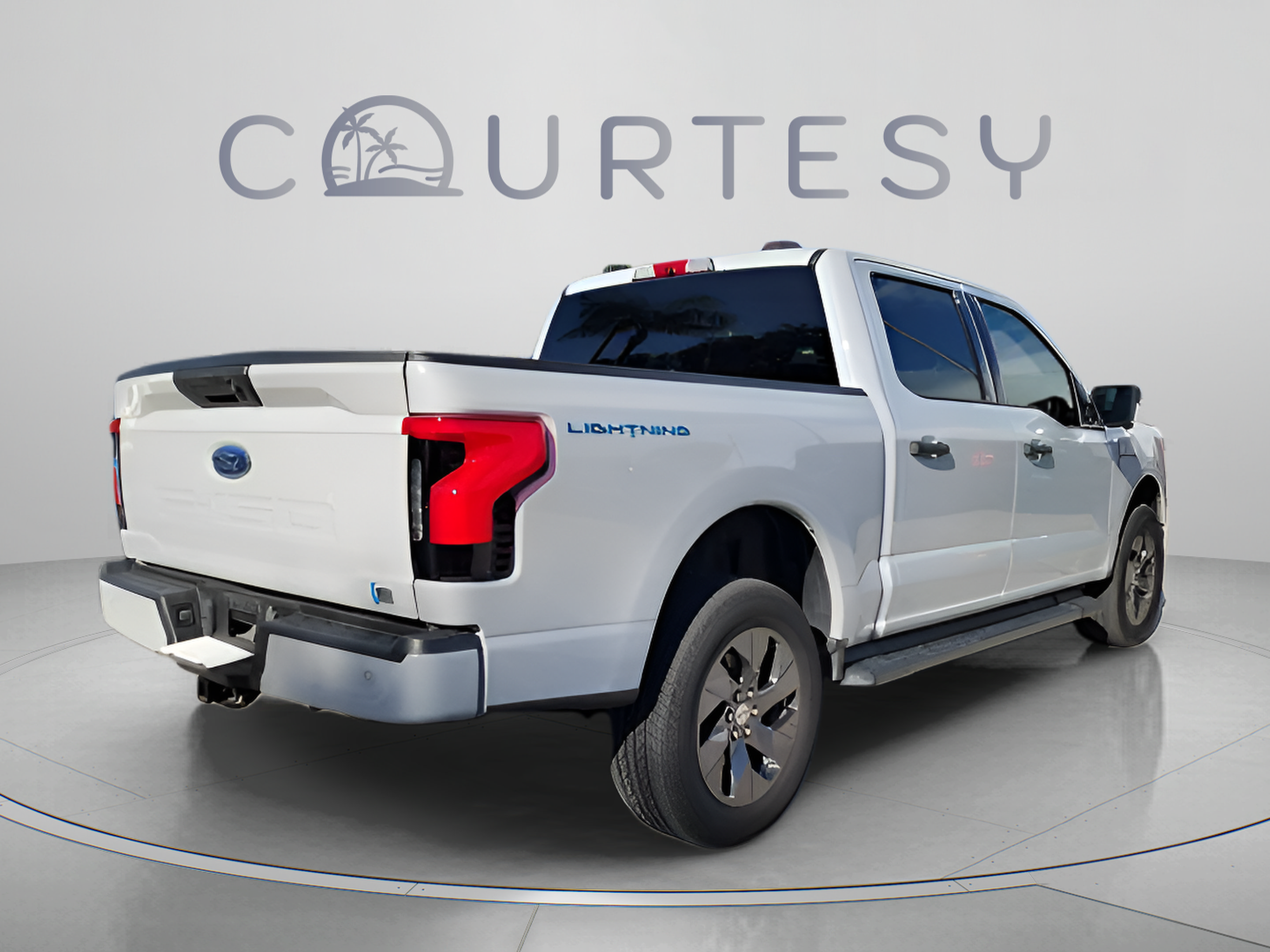 Used 2023 Ford F150 Lightning XLT AWD/4WD image 3