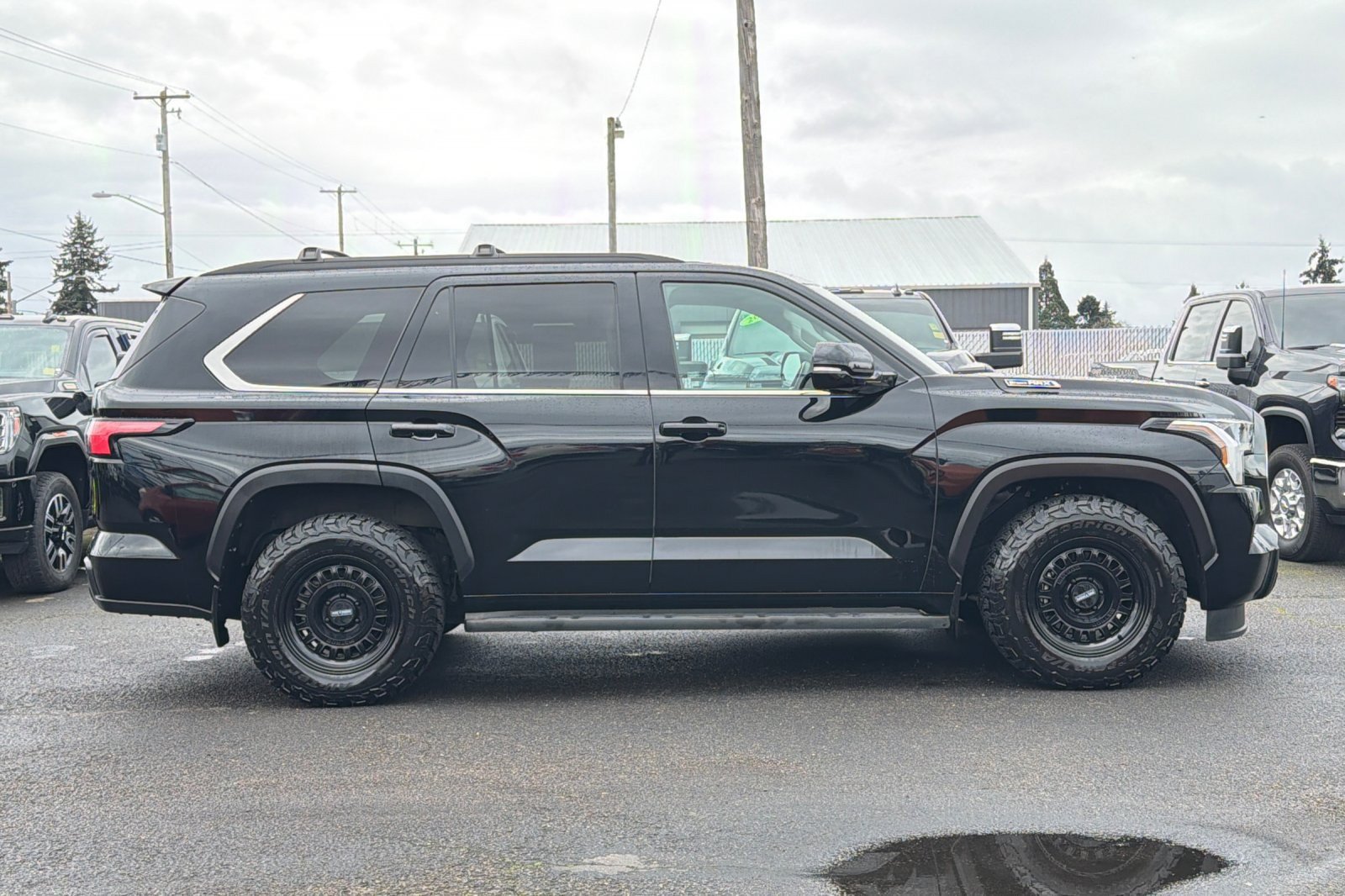 Used 2024 Toyota Sequoia SR5 w/ SR5 Premium Package AWD/4WD image 3