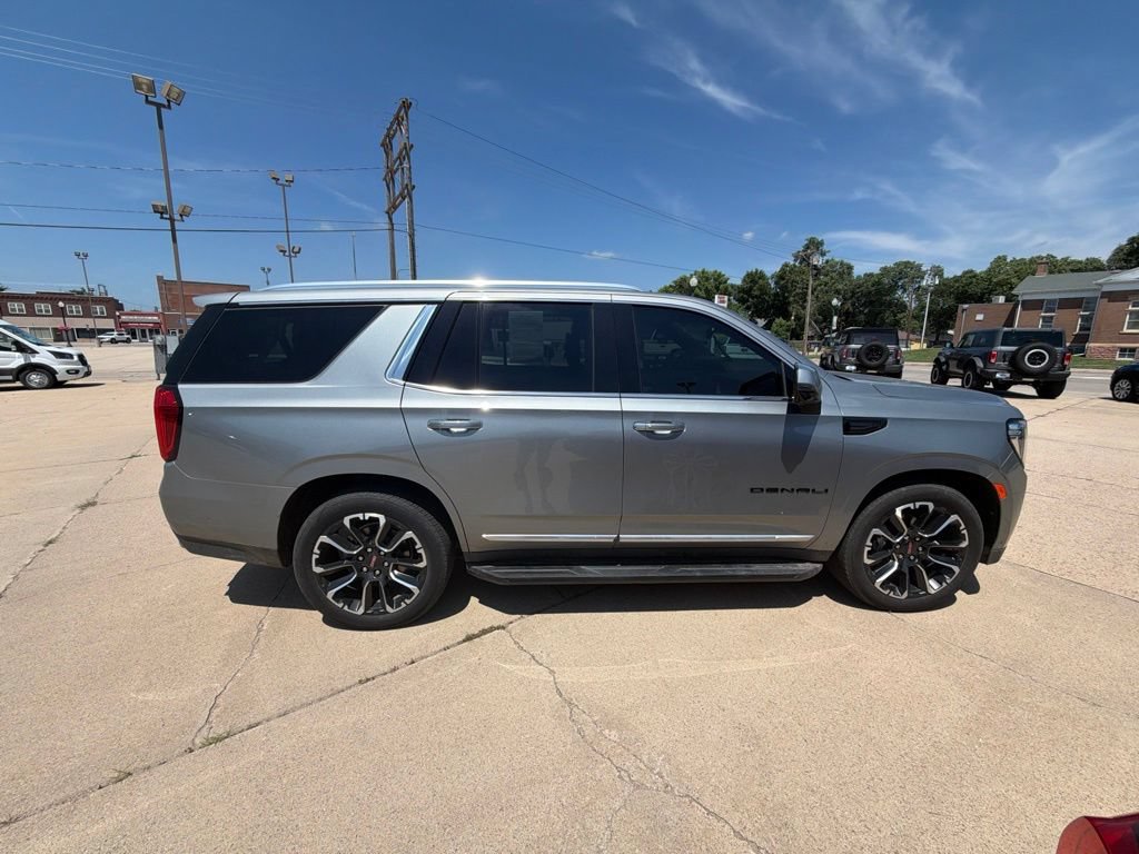 Used 2023 GMC Yukon Denali w/ Advanced Technology Package AWD/4WD image 2