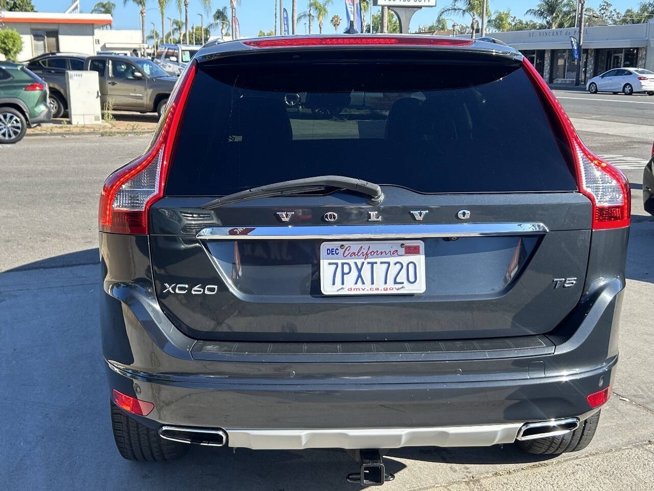 Used 2016 Volvo XC60 T5 Premier w/ Proximity Package FWD image 9