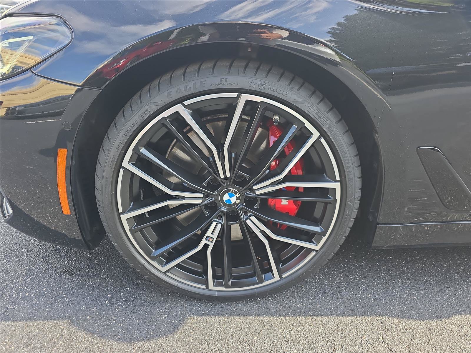 Used 2023 BMW M550i xDrive w/ Executive Package AWD/4WD image 8