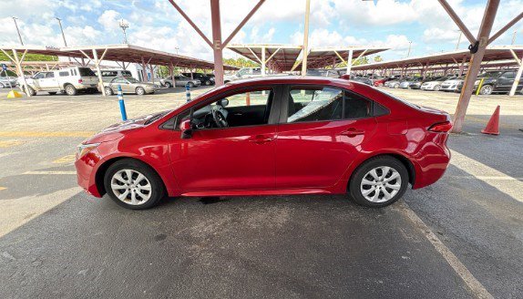 Used 2020 Toyota Corolla LE FWD image 4