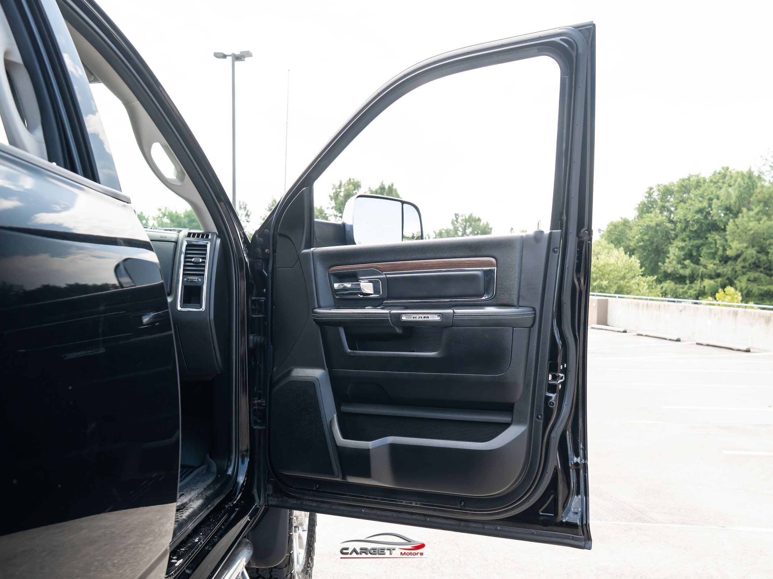 Used 2014 RAM 2500 Laramie w/ HD Snow Plow Prep Group AWD/4WD image 40