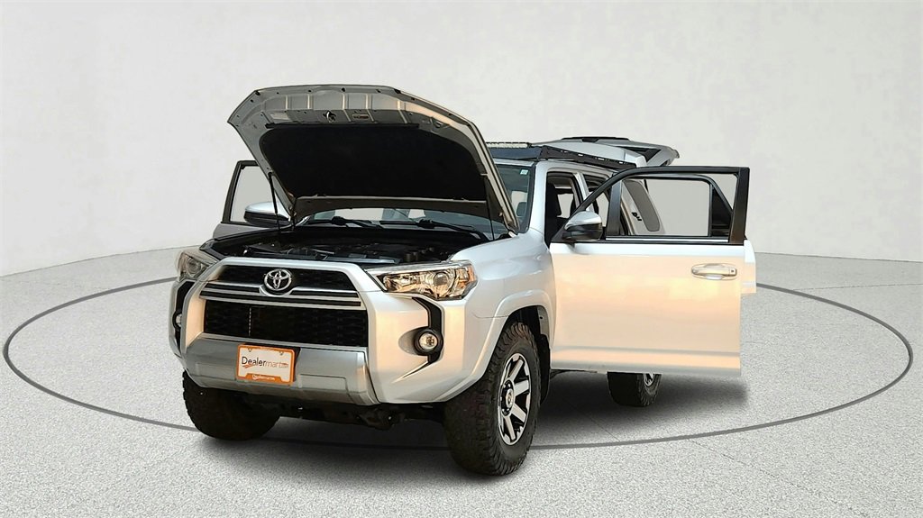 Used 2018 Toyota 4Runner TRD Off-Road image 9