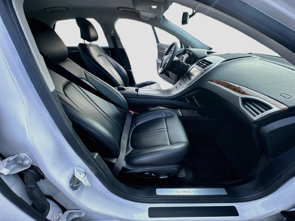 Used 2016 Lincoln MKZ FWD image 26