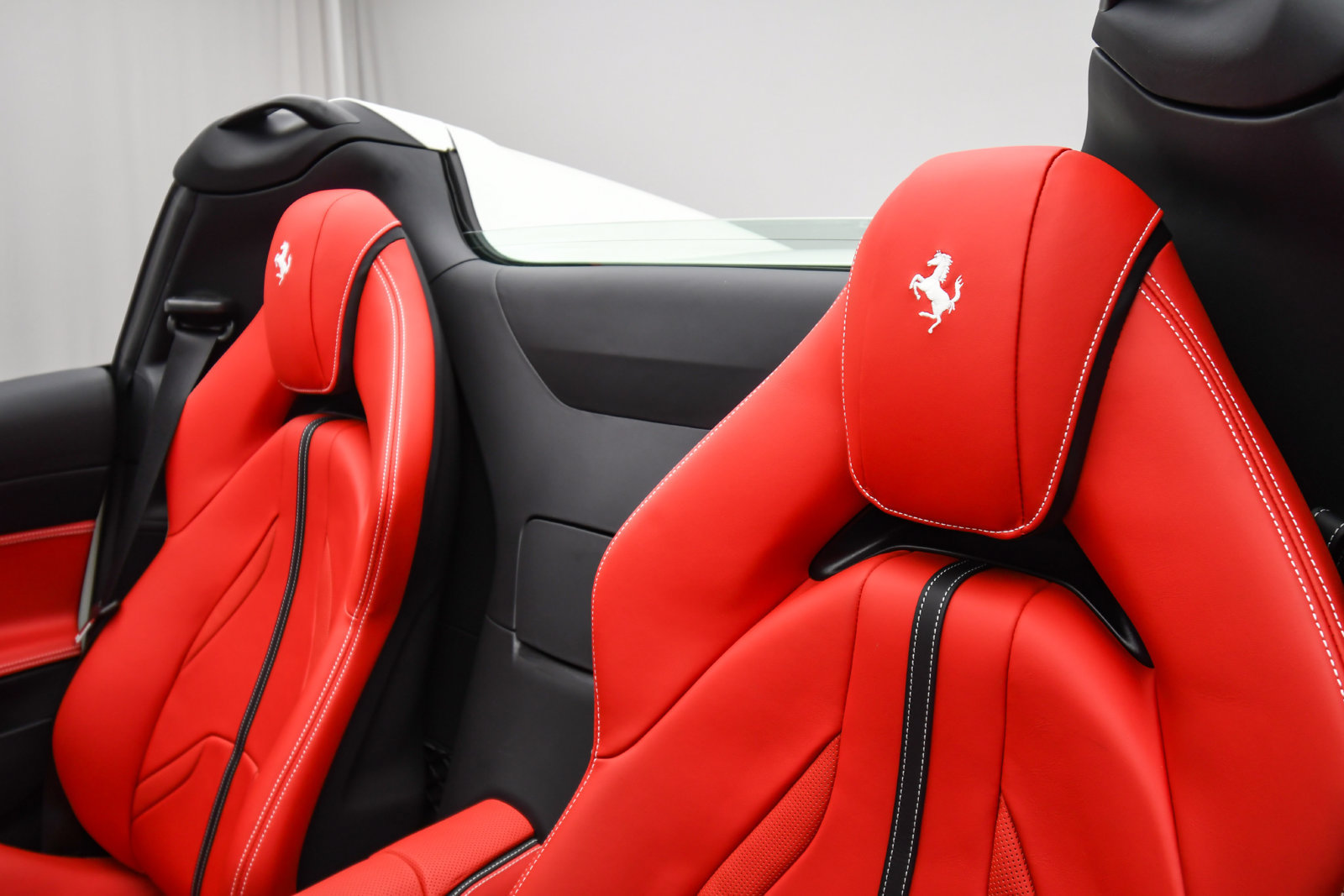 Used 2022 Ferrari 812 GTS RWD image 17