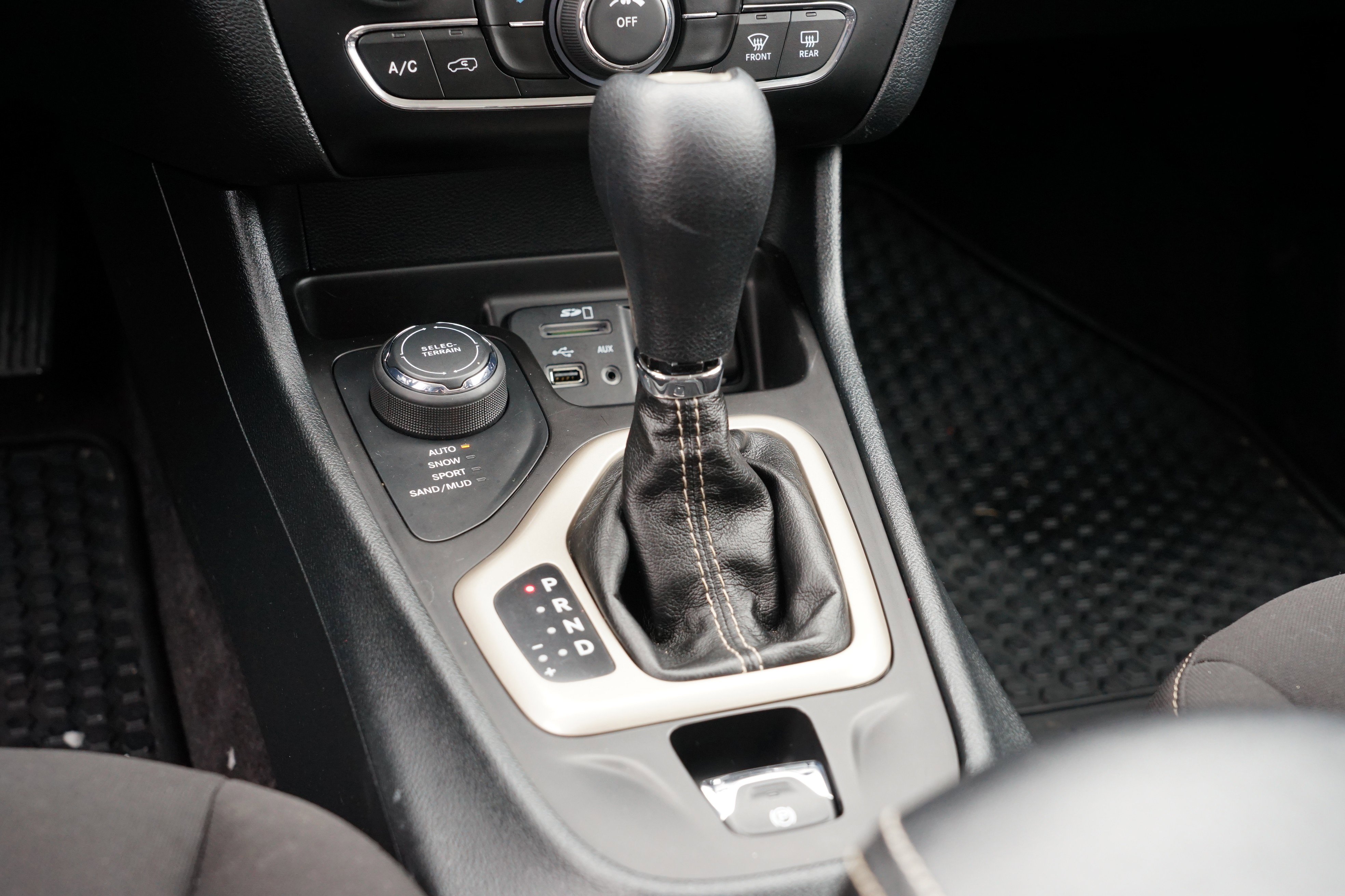 Used 2016 Jeep Cherokee Latitude w/ Cold Weather Group image 25