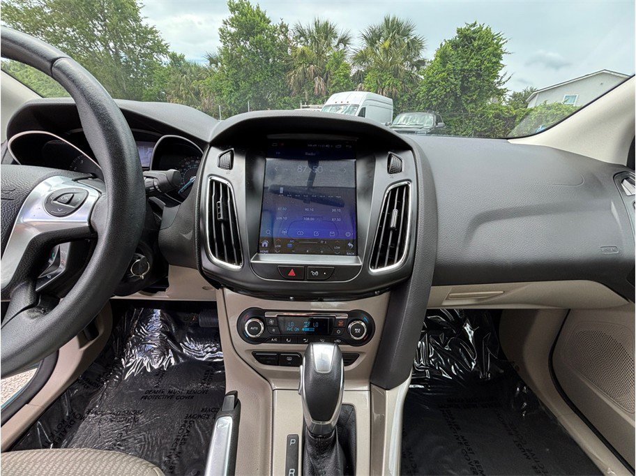 Used 2012 Ford Focus SEL FWD image 11