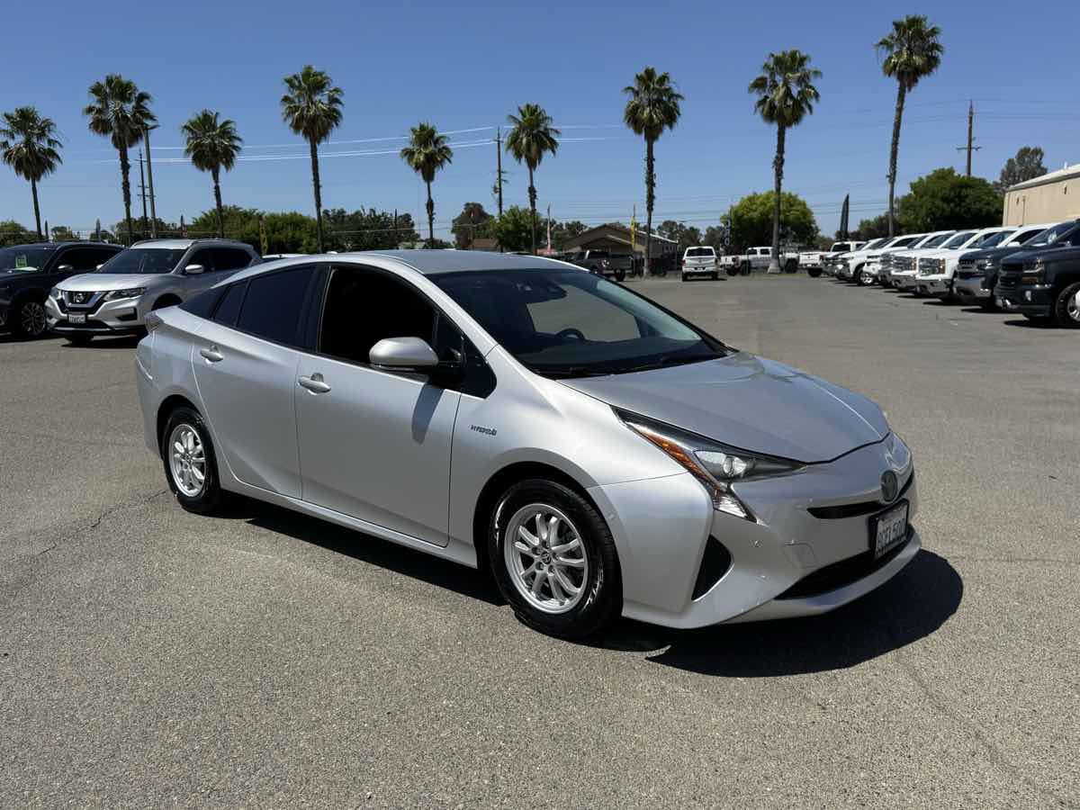 Used 2017 Toyota Prius Two w/ Prius Two Safety Plus Package FWD image 12