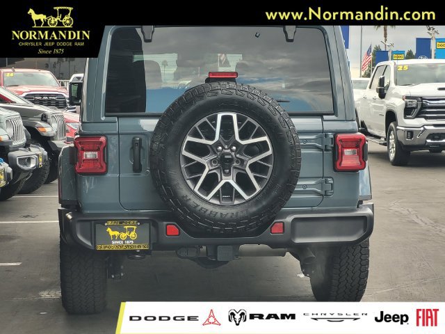 Used 2024 Jeep Wrangler Unlimited Sahara w/ Technology Group AWD/4WD image 4