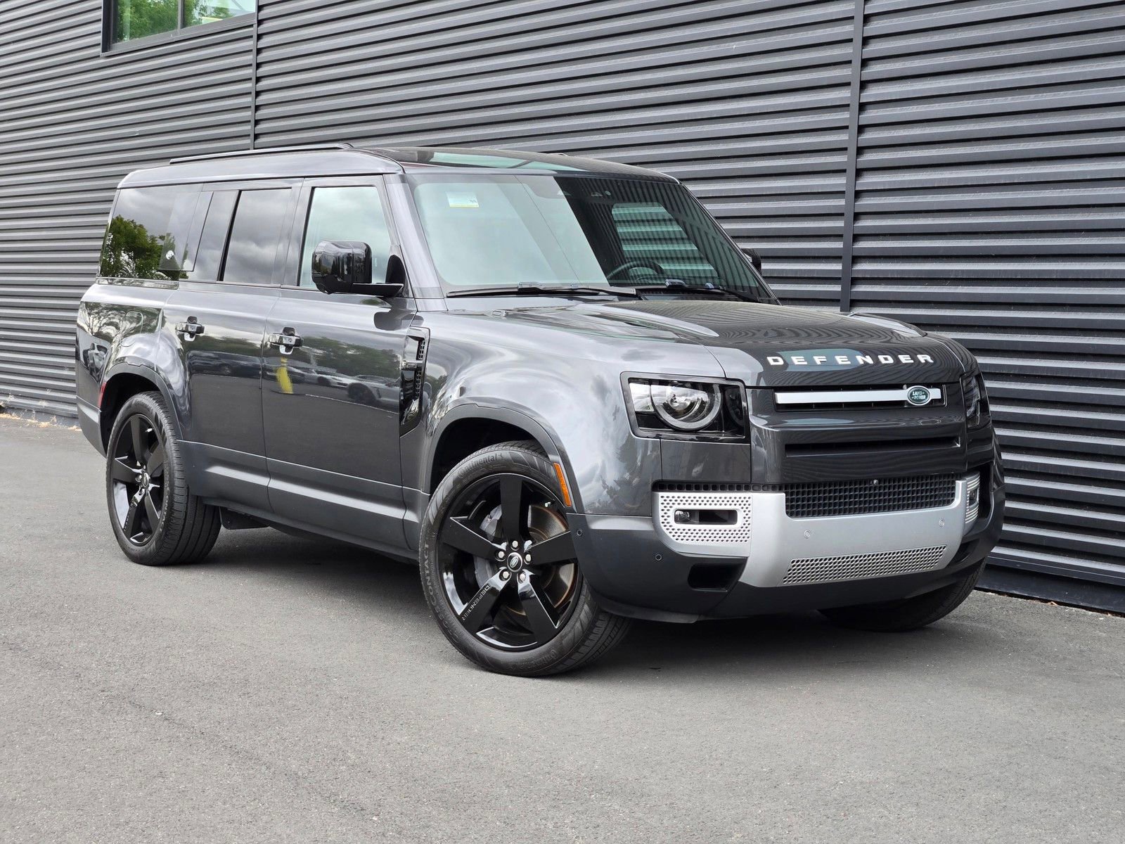 Used 2024 Land Rover Defender 130 S AWD/4WD image 8