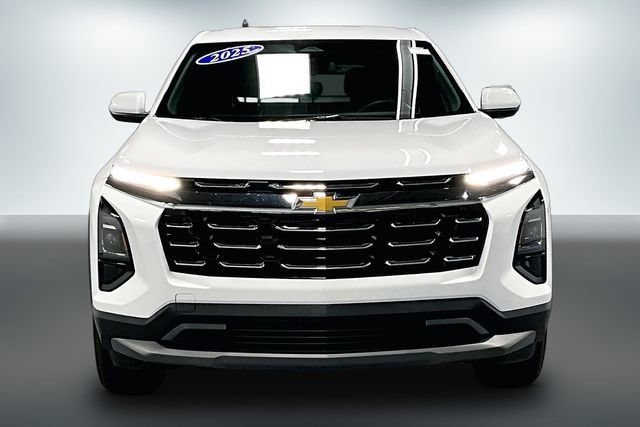Used 2025 Chevrolet Equinox LT AWD/4WD image 2