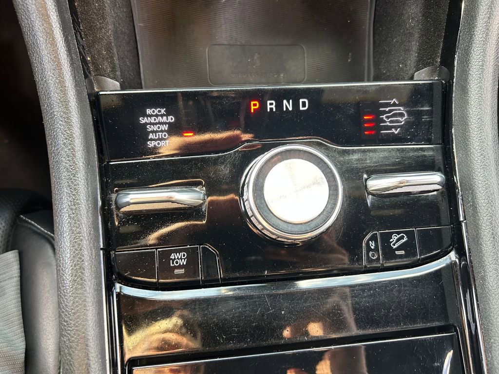 Certified 2022 Jeep Grand Cherokee L Overland w/ Luxury Tech Group IV AWD/4WD image 16