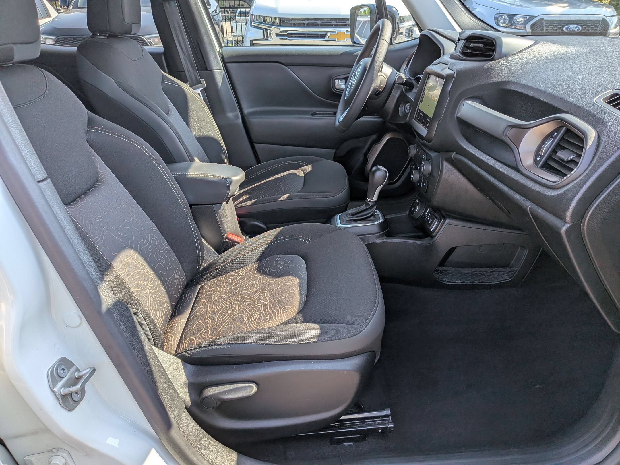 Used 2023 Jeep Renegade Latitude AWD/4WD image 36
