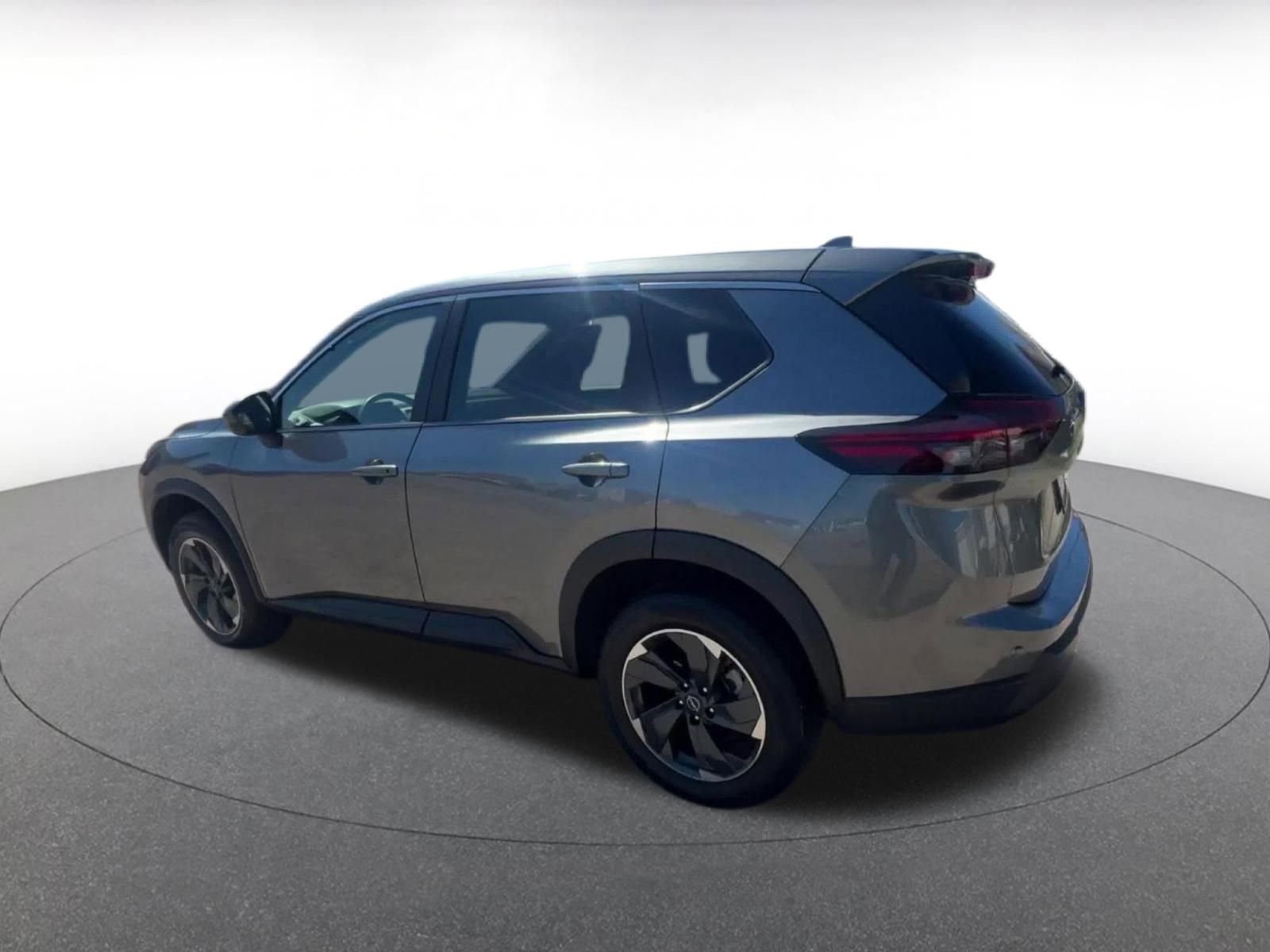 Used 2025 Nissan Rogue SV image 10