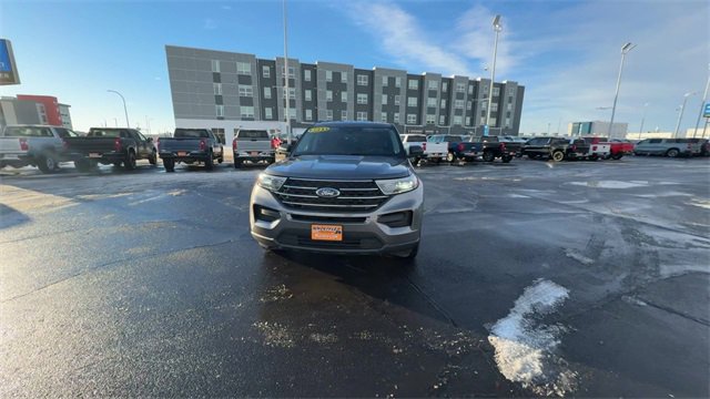 Used 2021 Ford Explorer XLT image 3