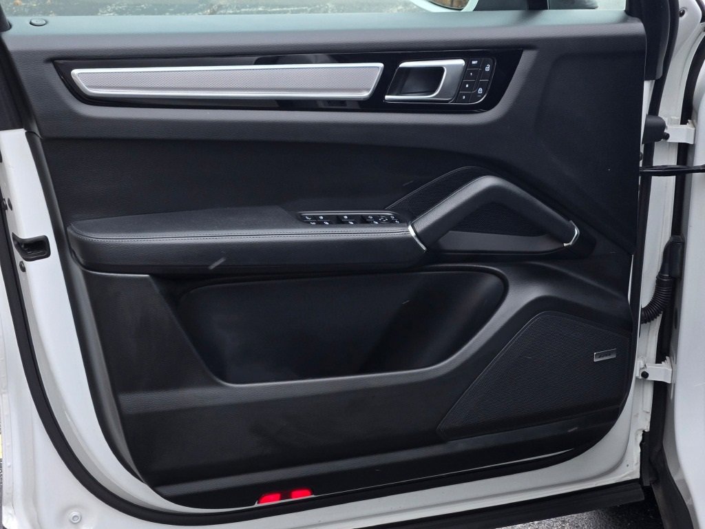 Used 2023 Porsche Cayenne Platinum Edition image 11