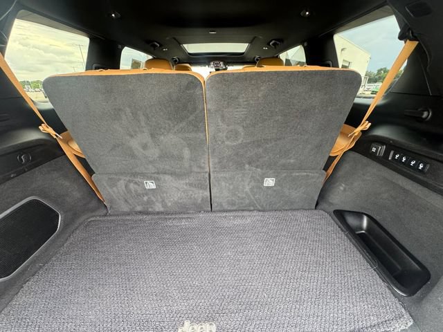 Used 2025 Jeep Grand Cherokee L Summit w/ Obsidian Package AWD/4WD image 32