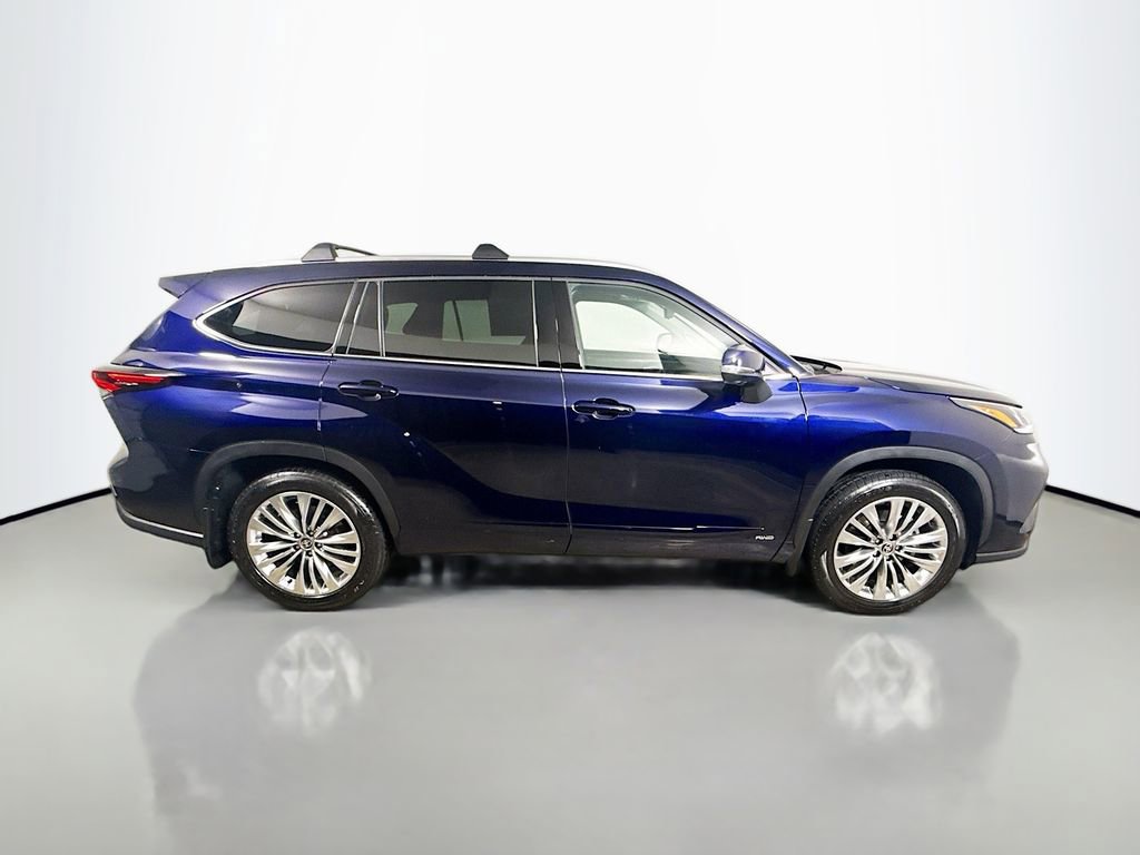 Certified 2026 Toyota Highlander Platinum AWD/4WD image 8