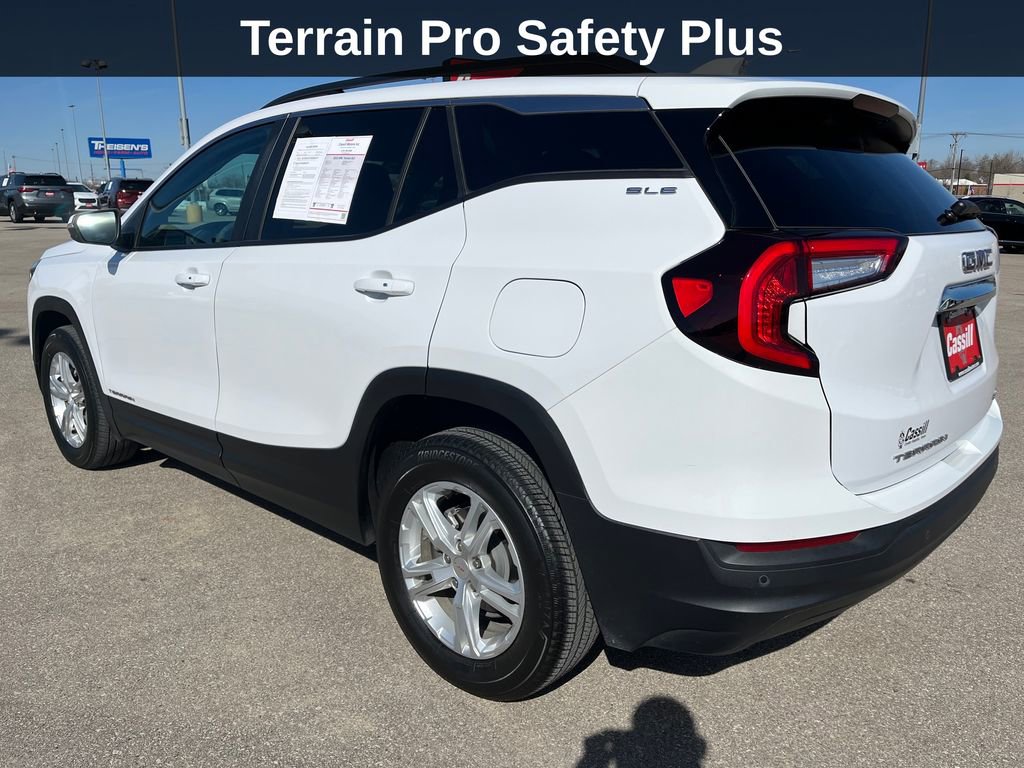 Used 2023 GMC Terrain SLE w/ Driver Convenience Package image 3