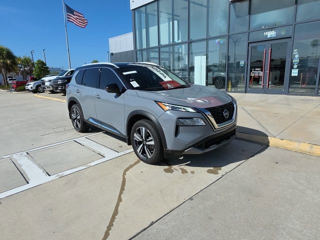 Used 2023 Nissan Rogue SL image 2