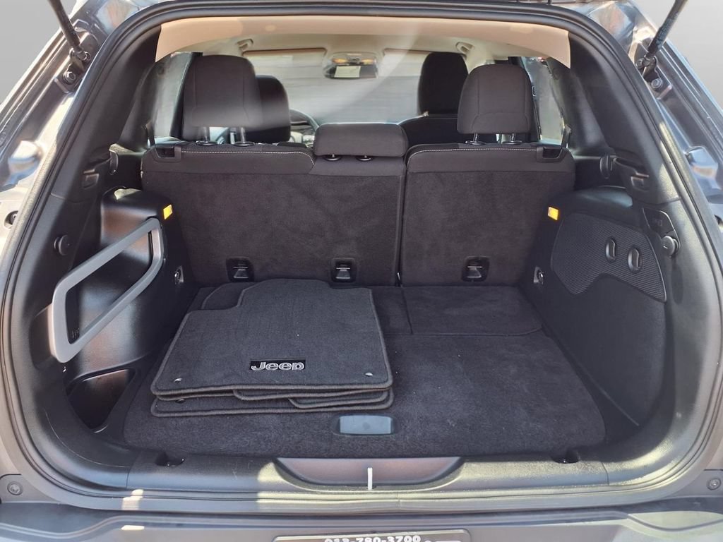 Used 2016 Jeep Cherokee Latitude w/ Safety/Convenience Group FWD image 24