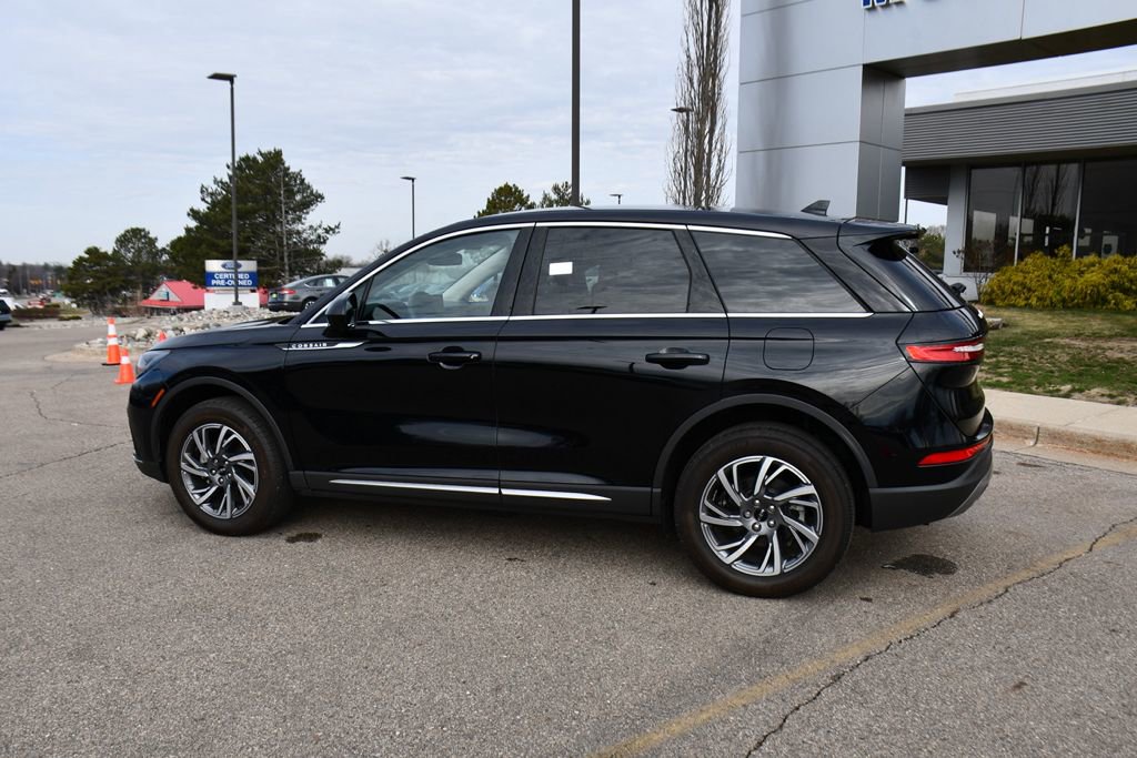 Used 2024 Lincoln Corsair Premiere image 3