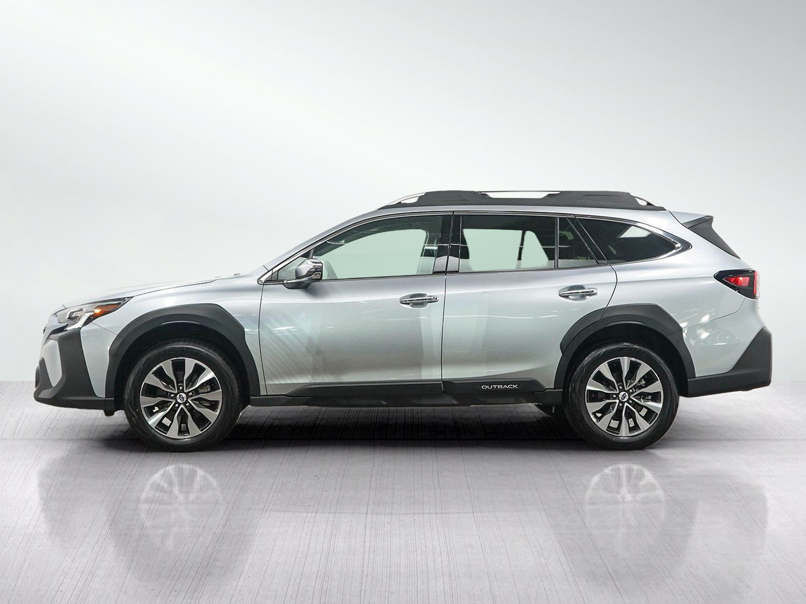 Used 2024 Subaru Outback Touring XT AWD/4WD image 2
