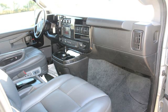 Used 2019 GMC Savana 2500 w/ Enhanced Convenience Package image 26