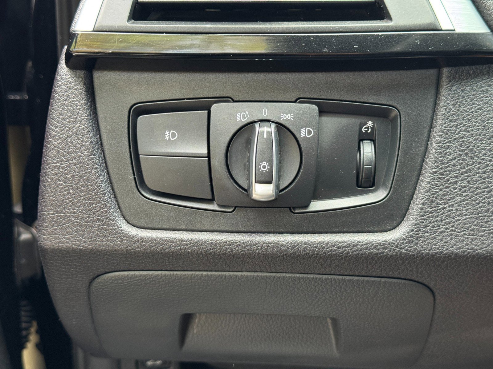 Used 2017 BMW 320i xDrive Sedan image 16