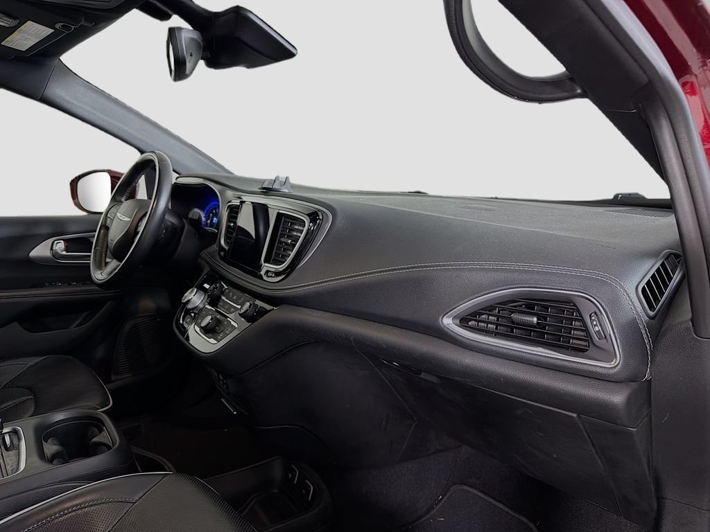 Used 2019 Chrysler Pacifica Limited w/ Advanced Safetytec Group FWD image 31