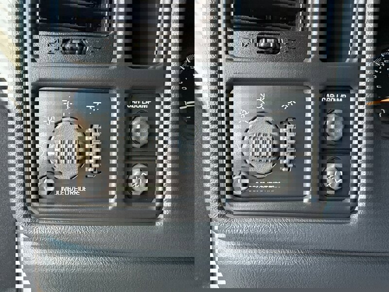 Used 2002 Chevrolet Avalanche 2WD image 29