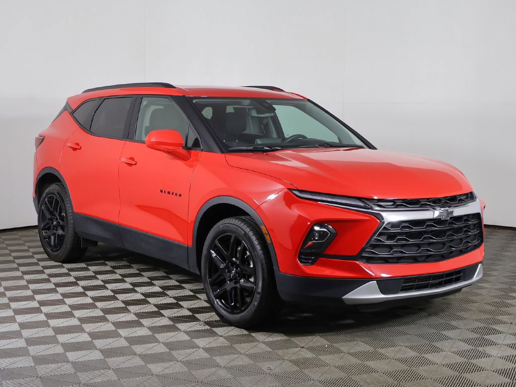 Used 2024 Chevrolet Blazer LT w/ Convenience Package FWD image 2
