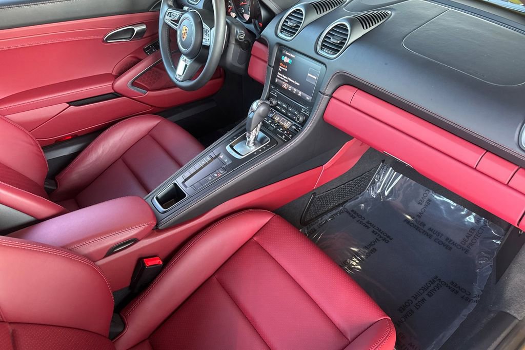 Used 2022 Porsche 718 Cayman RWD image 13
