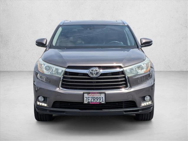 Used 2014 Toyota Highlander Limited Platinum FWD image 2