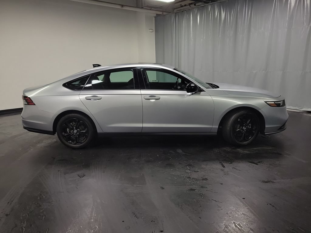 Used 2025 Honda Accord SE image 9