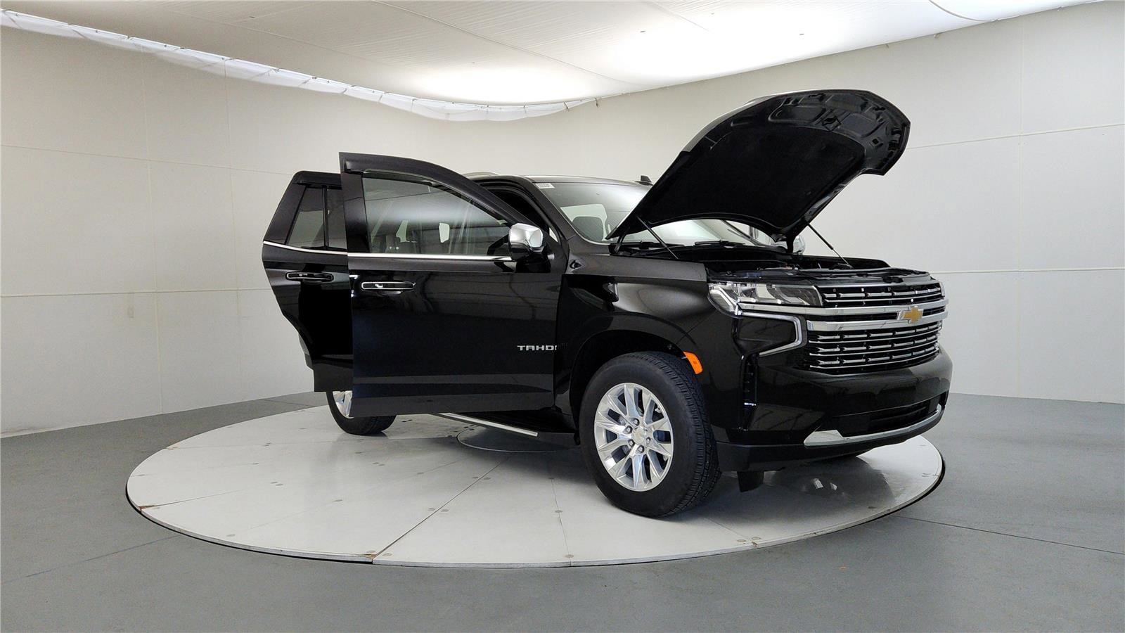 Used 2024 Chevrolet Tahoe Premier AWD/4WD image 9