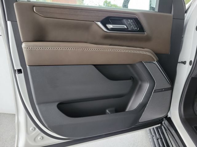 Used 2025 GMC Yukon Denali Ultimate AWD/4WD image 9
