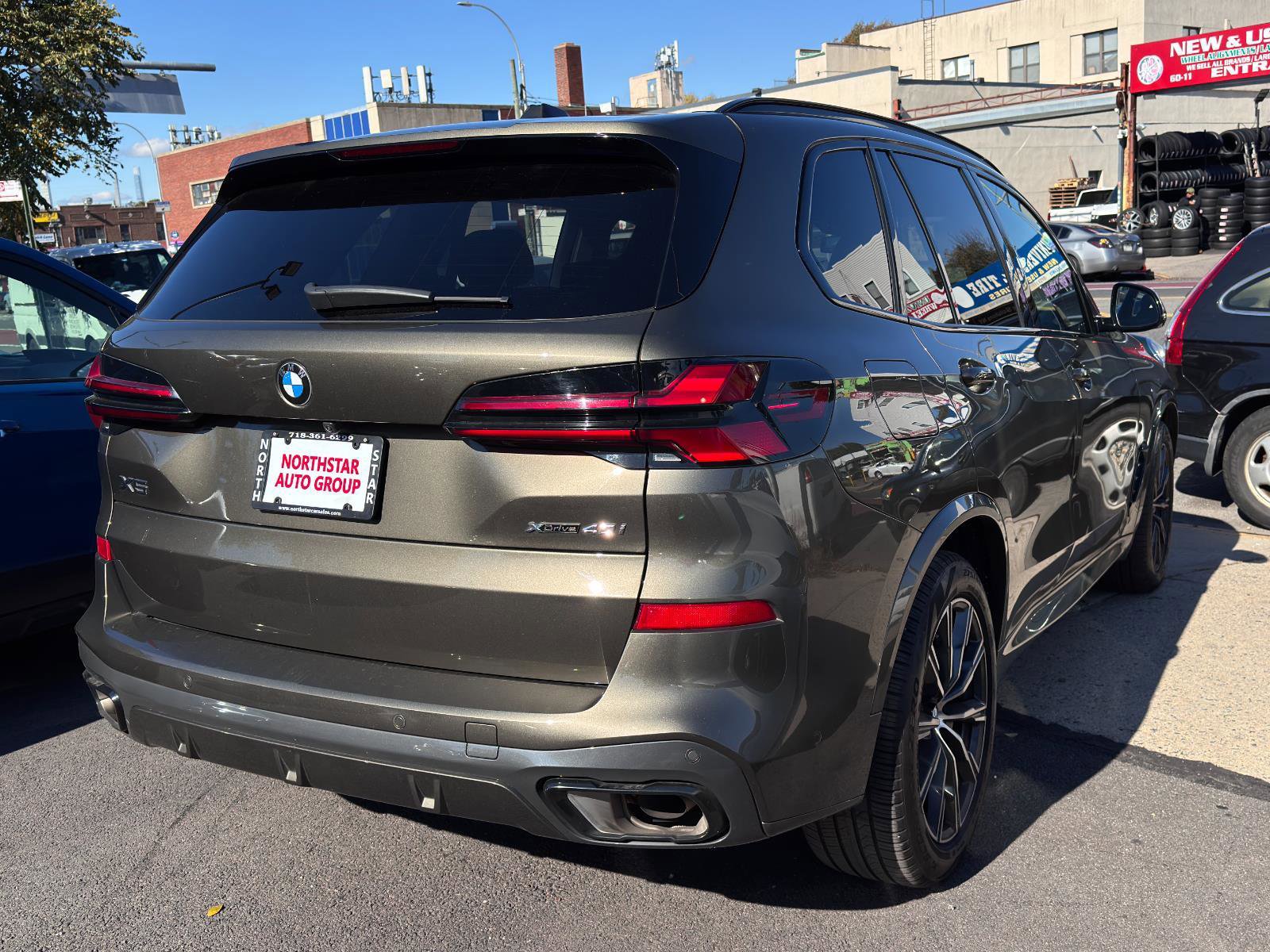 Used 2025 BMW X5 xDrive40i w/ M Sport Package image 4