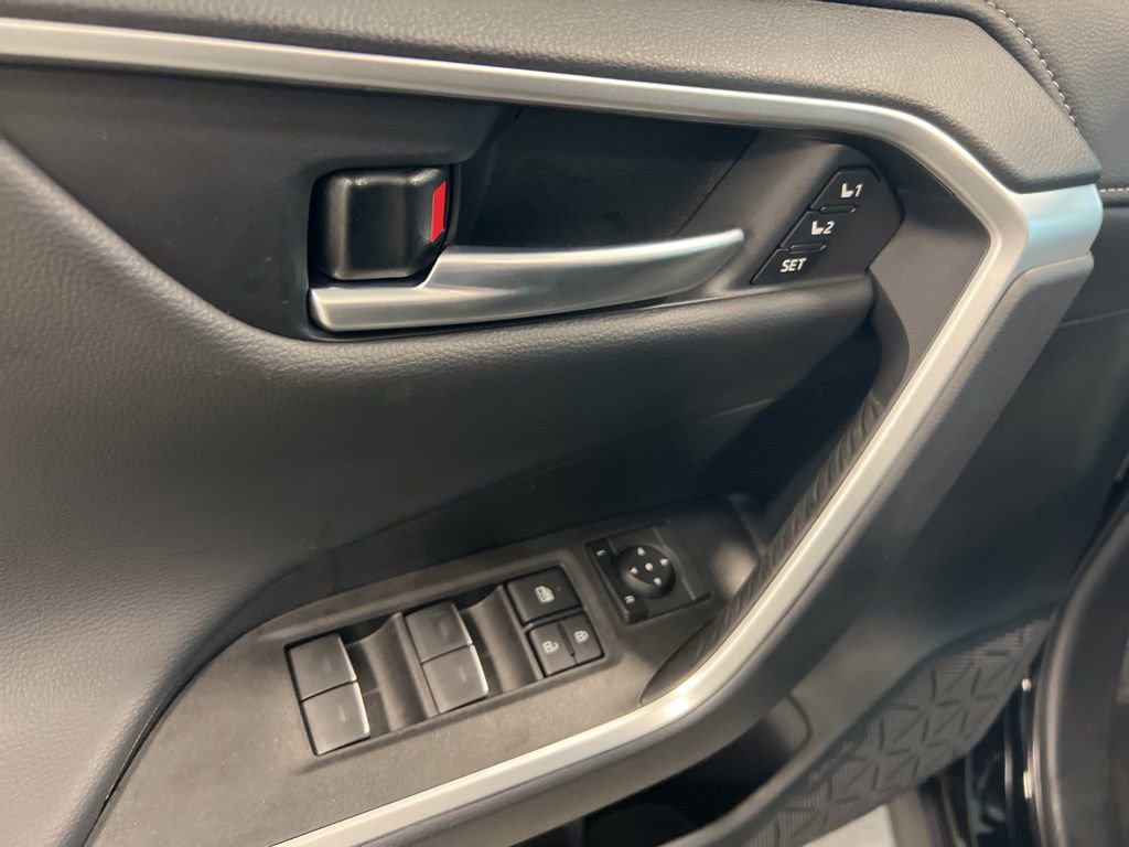 Used 2025 Toyota RAV4 Limited image 12