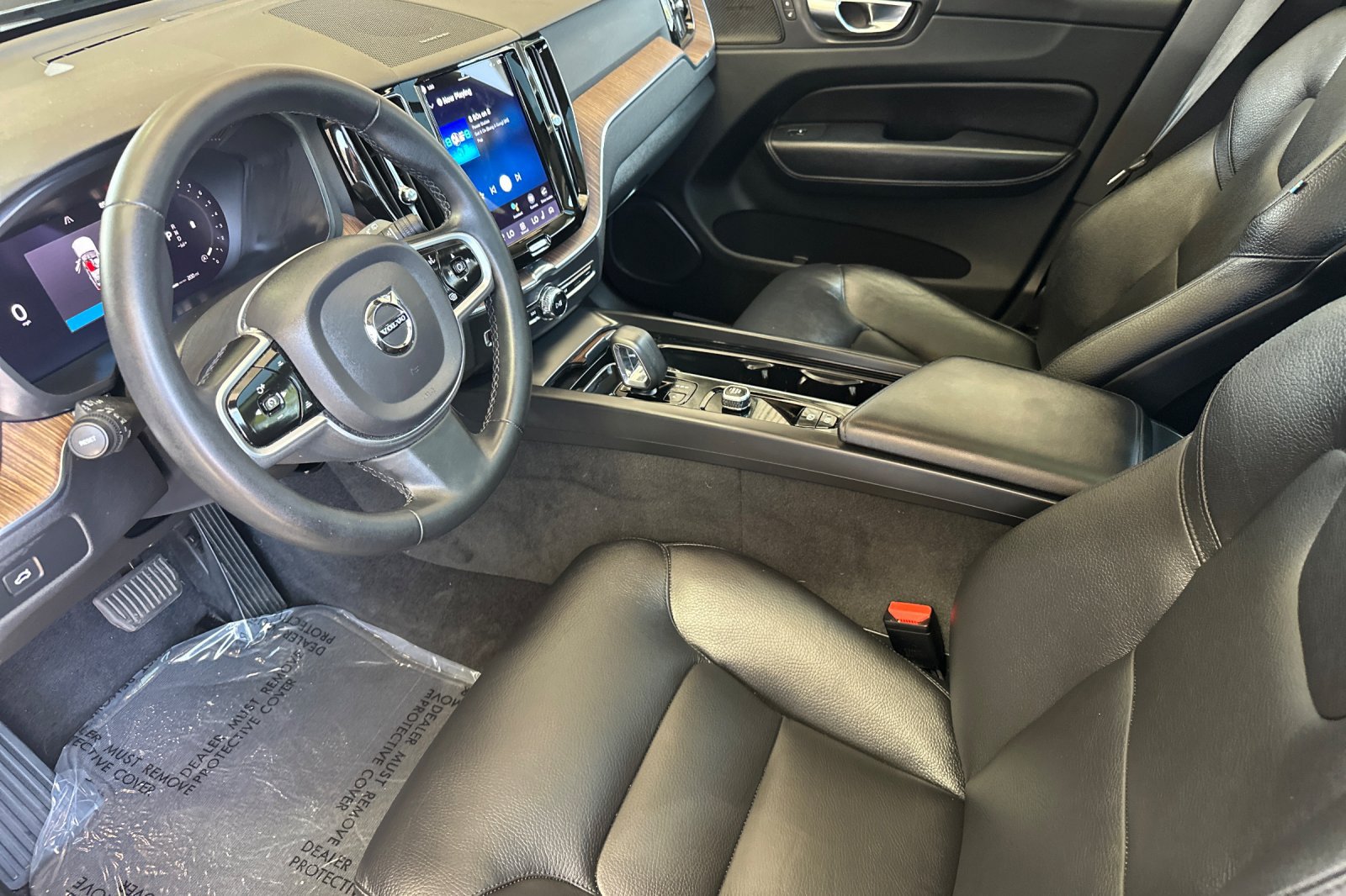 Certified 2023 Volvo XC60 B5 Plus w/ Protection Package Premier FWD image 11