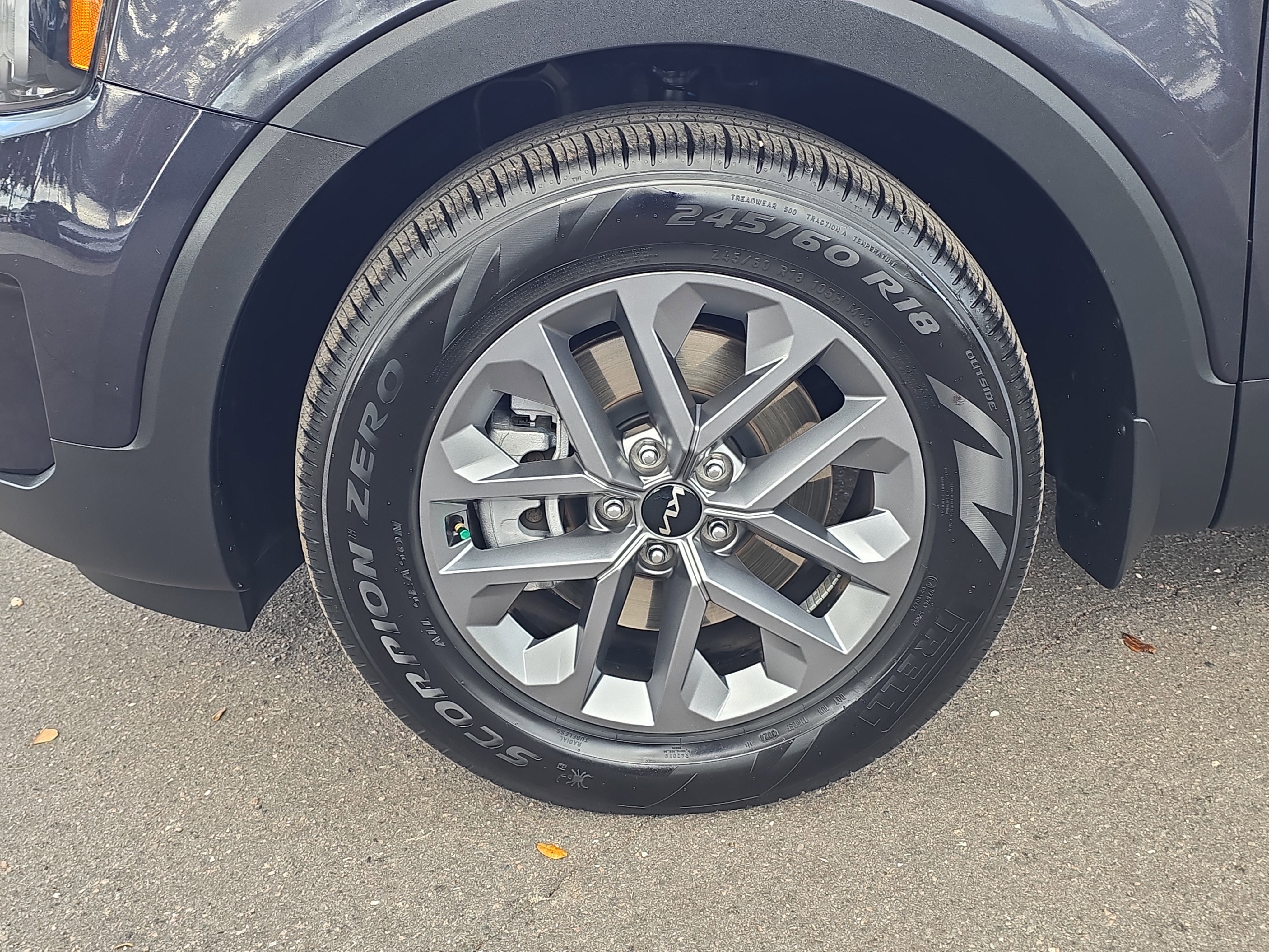 Certified 2025 Kia Telluride LX image 36