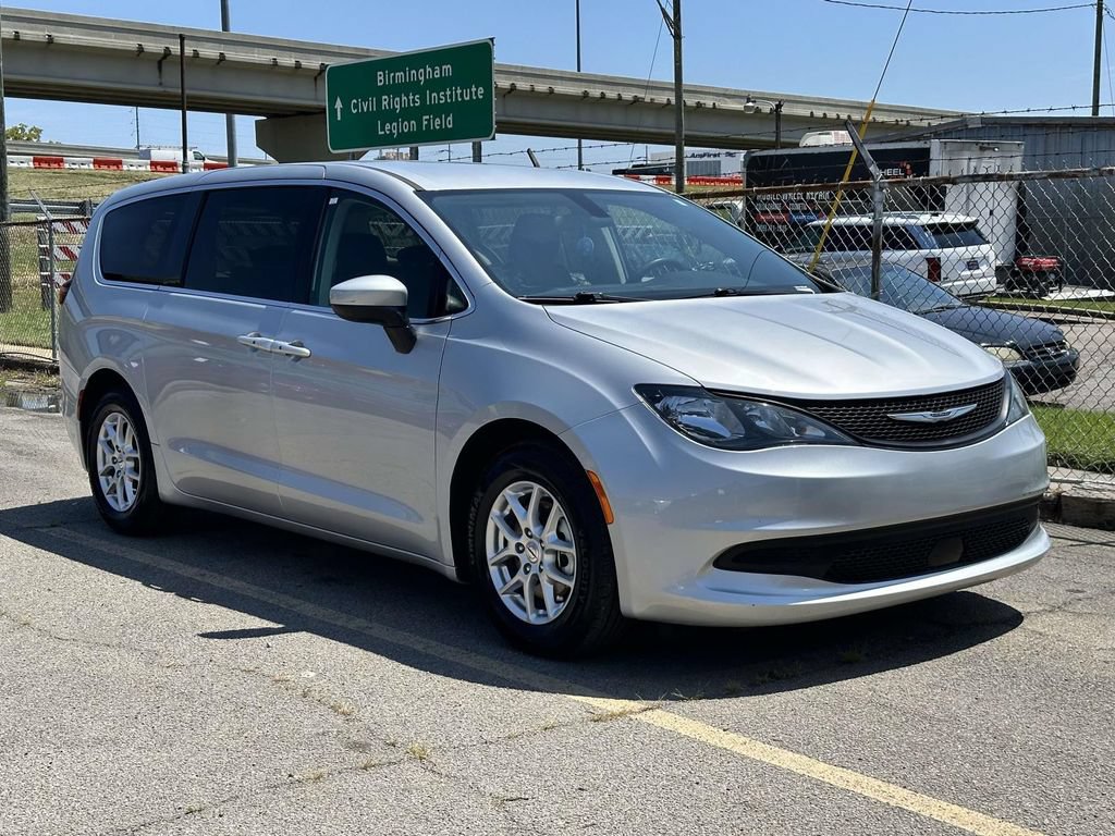 Used 2022 Chrysler Voyager LX FWD image 1
