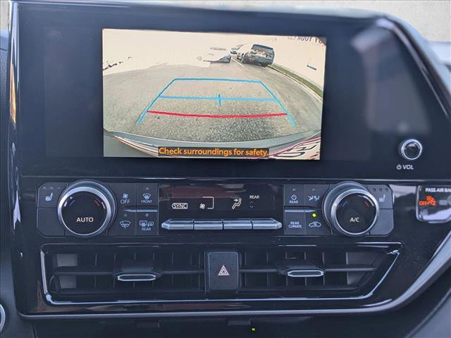 Used 2024 Toyota Highlander XLE image 14