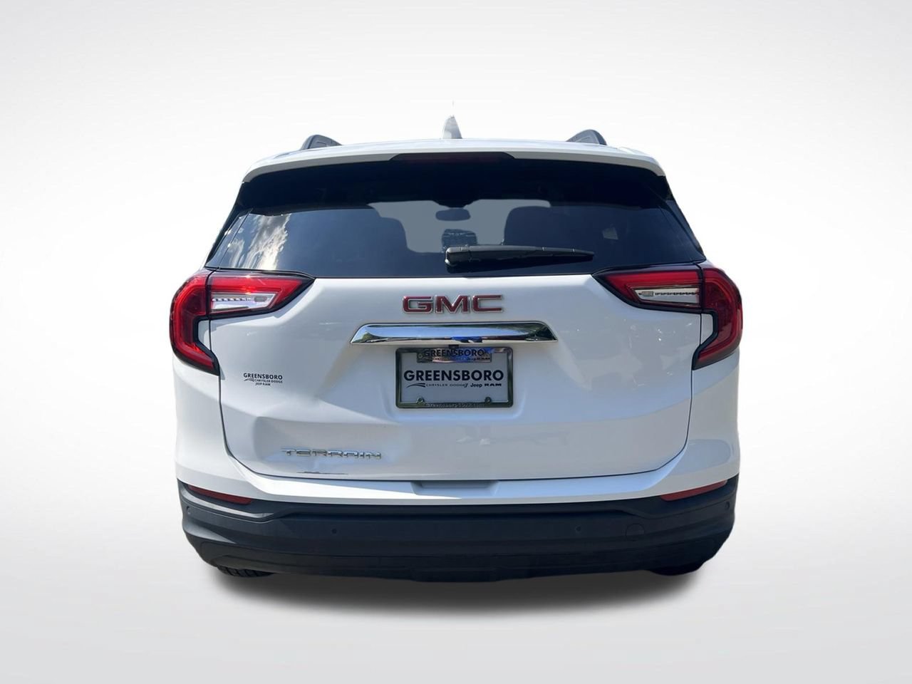 Used 2024 GMC Terrain SLE w/ Driver Convenience Package FWD image 5