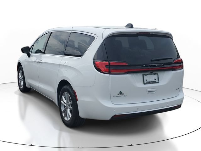 New 2027 Chrysler Pacifica Select AWD/4WD image 3